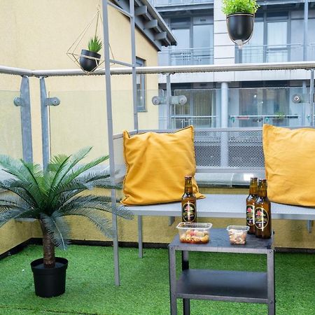 Luxe Place - Netflix & Workspace For 6 Бирмингам Екстериор снимка