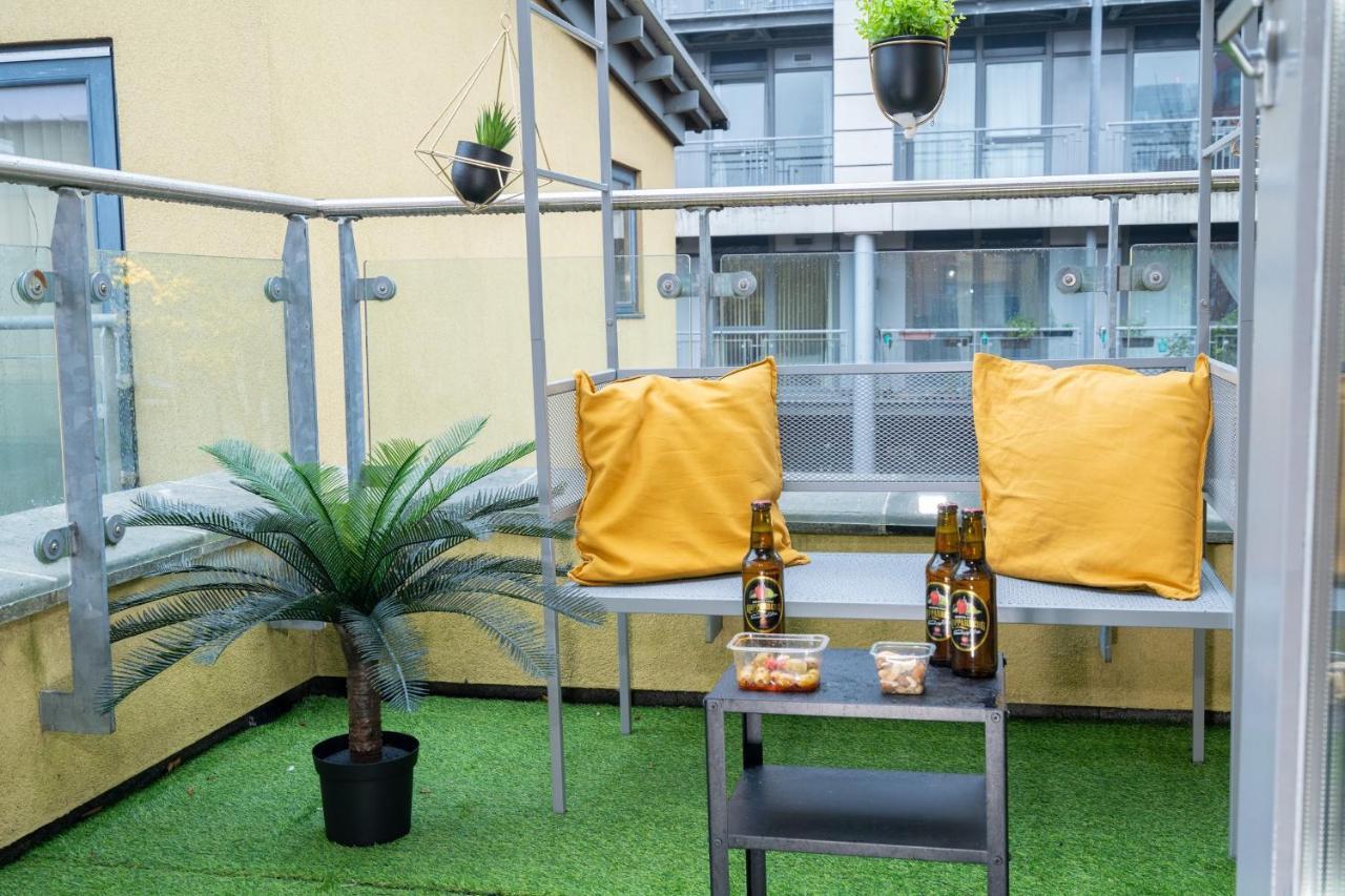 Luxe Place - Netflix & Workspace For 6 Бирмингам Екстериор снимка