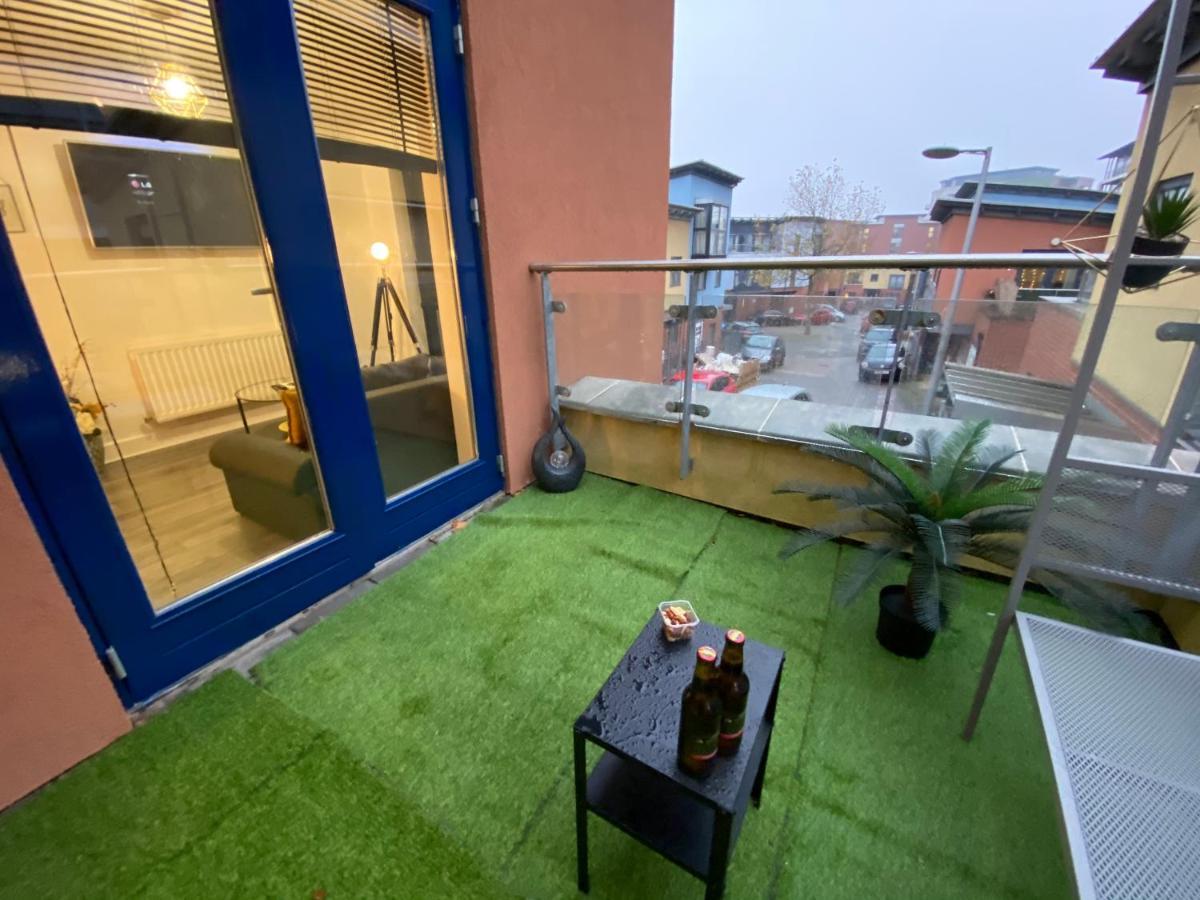 Luxe Place - Netflix & Workspace For 6 Бирмингам Екстериор снимка