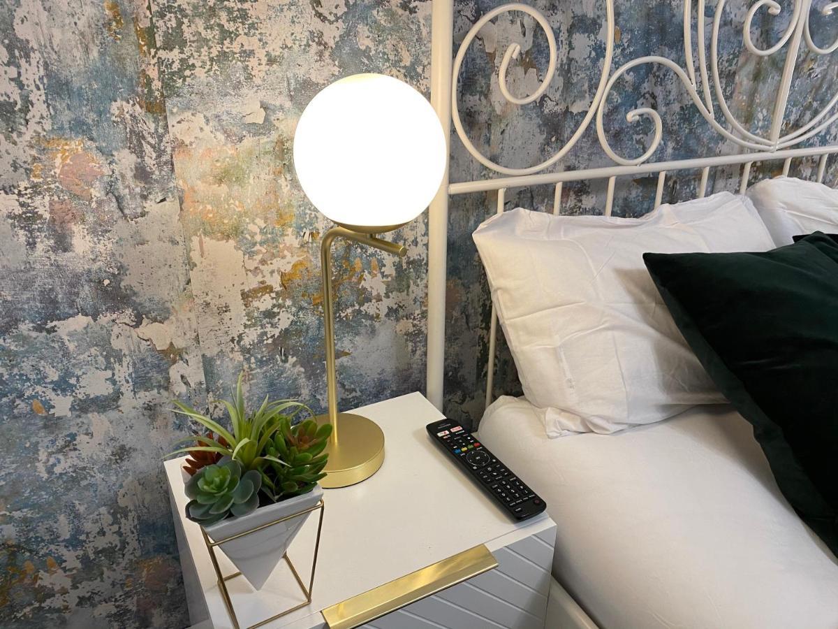 Luxe Place - Netflix & Workspace For 6 Бирмингам Екстериор снимка